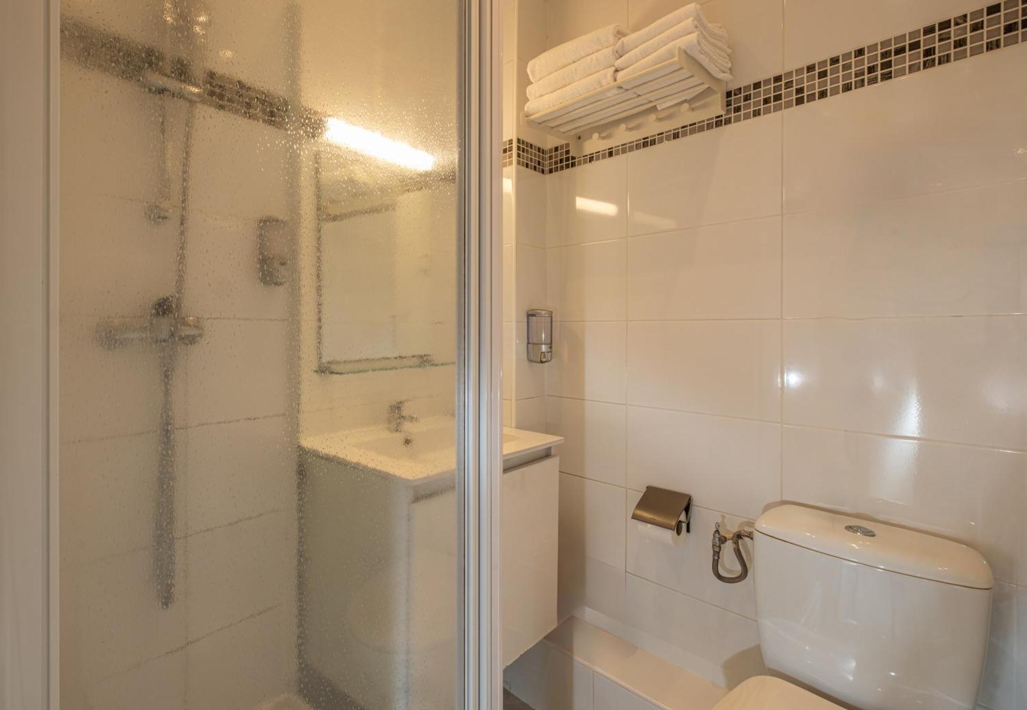 Hotel La Perle Montparnasse Paris Eksteriør billede
